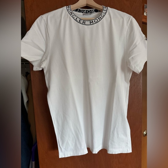 Moncler men’s white T shirt size M mint condition